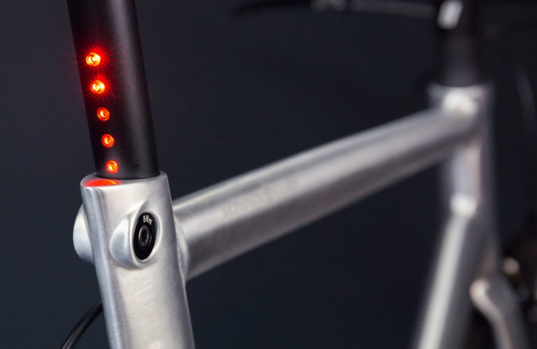 Lightskin-LED-Sattelstuetze-StVZO-USB-1