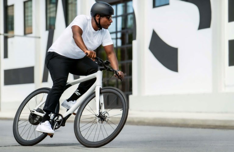 Gogoro-Eeyo-Ultra-Light-Urban-E-Bike-Teaser Gogoro-Eeyo-Ultra-Light-Urban-E-Bike-Teaser