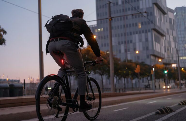 Ampler-Curt-Gen2-2022-Smart-E-Bike-Light